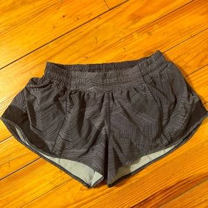 Lululemon 2.5 hotty hot